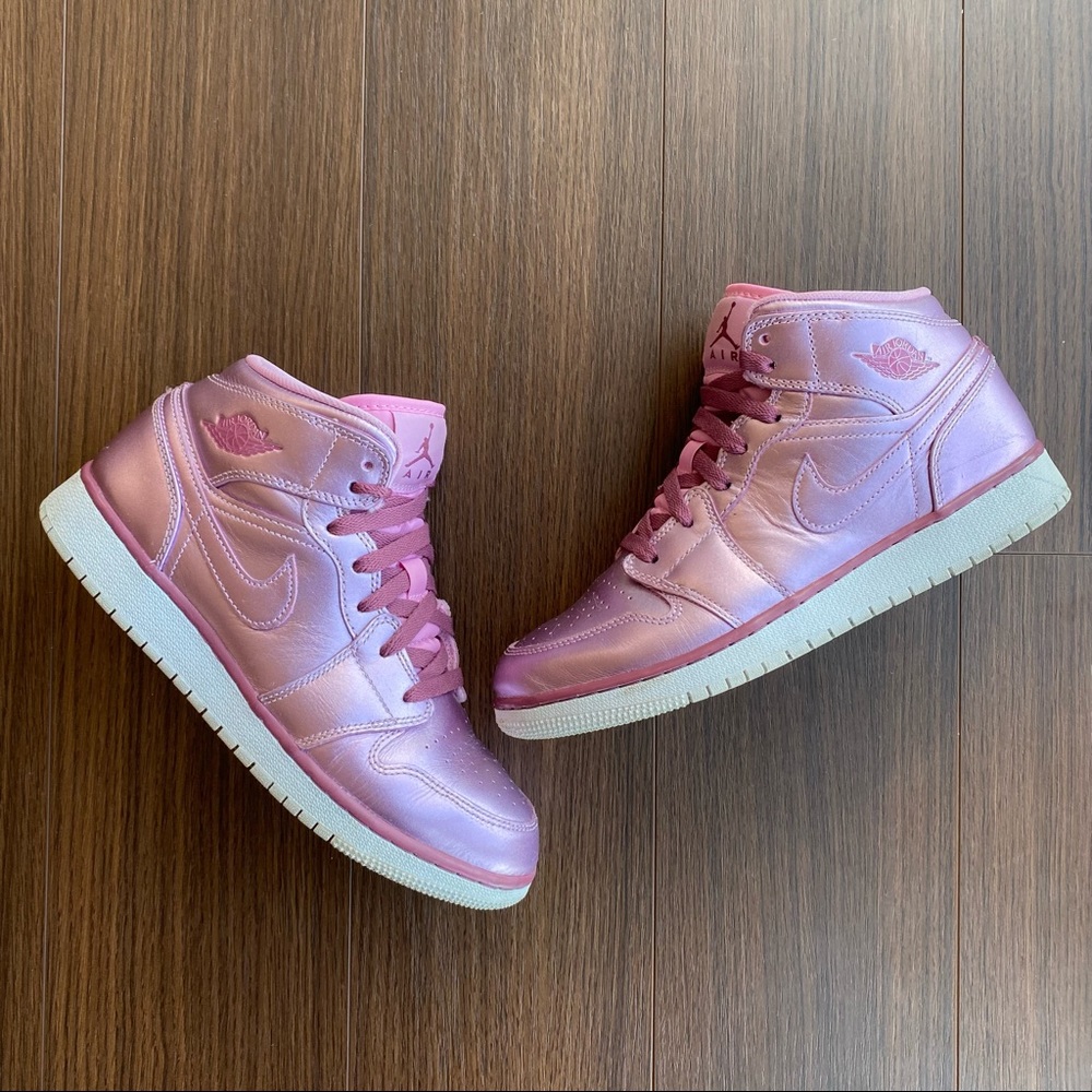 Air Jordan 1 Mid SE GS ‘Pink Rose’ Size 7Y
